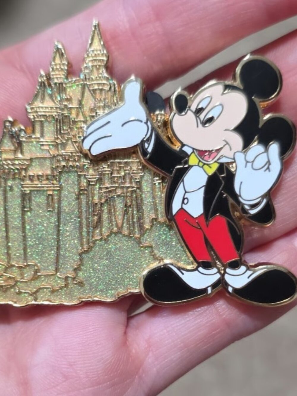 Disney Parks LE 1500 20th Anniversary Pin Trading Mickey Mouse Castle Pin